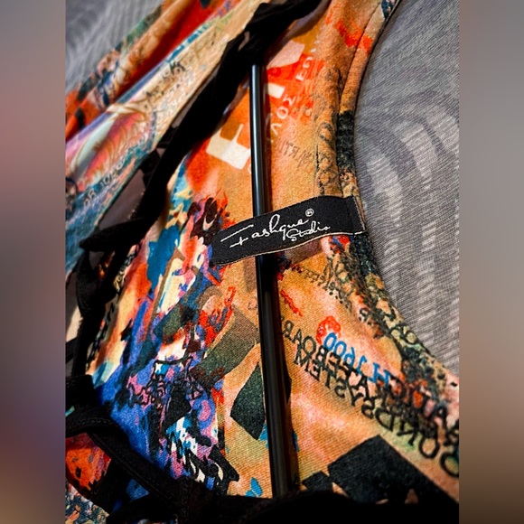 Abstract Cutout Tunic Dress - Picture 3 of 4